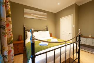 Clifford House - 4 Bed Home Within The City Walls - 8