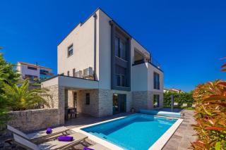 Apartman SIORA s privatnim grijanim bazenom - 0