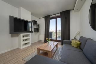 Spacious Apartment Located near Racławice Panorama by Noclegi Renters - Wrocław - 5