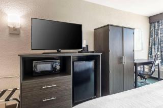 Comfort Inn Dallas North Love Field Airport - 1