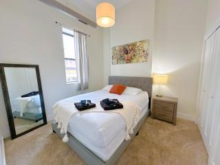 Spacious 420-Friendly 2BR Retreat Near McCormick Place, Grant Park and Soldier Field - Chicago - 6