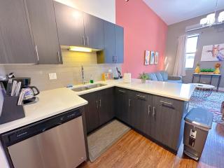 Spacious 420-Friendly 2BR Retreat Near McCormick Place, Grant Park and Soldier Field - Chicago - 3