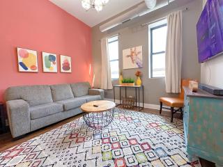 Spacious 420-Friendly 2BR Retreat Near McCormick Place, Grant Park and Soldier Field - Chicago - 1