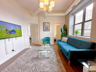 Cozy 420-Friendly 3BR City Retreat Near McCormick Place, Grant Park and Soldier Field - Chicago - 0