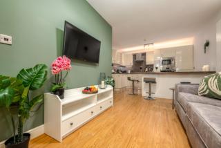 Cozy 2BR | Near city | WiFi - Cardiff - 0