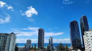 Surfers Hawaiian Holiday Apartments - 3