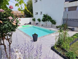 havre de bien-être avec piscine et jacuzzi - 4