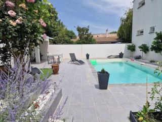 havre de bien-être avec piscine et jacuzzi - 3