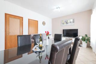Villa Nada for 10 people with pool & integrated whirlpool - Galovac - 2