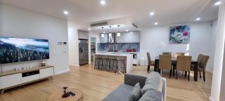 New Spacious house in Sunshine West - 0