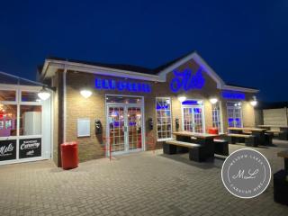 The Retreat 38, pet friendly, WiFi, central heating, bed linen - Meadow Lakes Caravan & Lodge Hire - Chapel Saint Leonards - 1