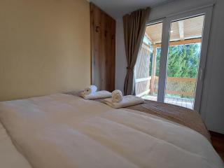 Nature Getaway with Wooden Soaking Hot Tub - 1