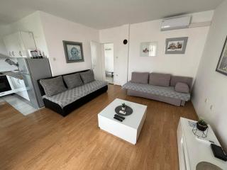 Dorian's Coastal Hideaway - Novalja - 9