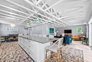 Go to the beach from expansive heated pool home - Fort Myers Beach - 3