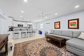 Go to the beach from expansive heated pool home - Fort Myers Beach - 6