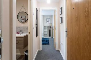 Bright 1 Bedroom Flat in Salford with Parking Available - Manchester - 4