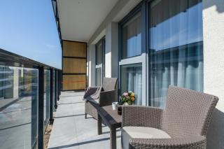 Gustowny Apartament z Parkingiem i Balkonem w Kolobrzegu by Noclegi Renters - Colberga - 7