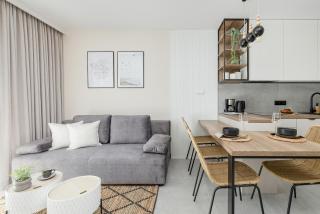 Gustowny Apartament z Parkingiem i Balkonem w Kolobrzegu by Noclegi Renters - Colberga - 4