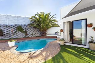 Our Cape Town Home - Beach Villa with Stunning Sea & Mountain Views! - Bloubergstrand - 2
