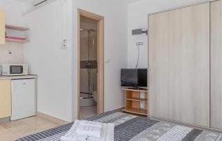 Amazing Apartment In Crikvenica - 3