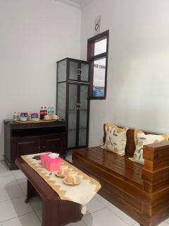 Griya Indah Homestay - Pacet - 1