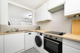 Beautiful 1BR Flat in The Heart of Croydon - 5