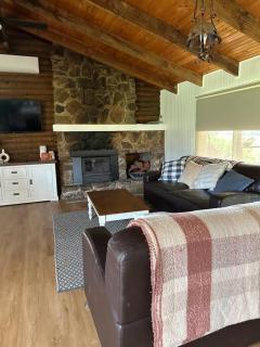 Rustic Retreat: The Lodge Lurg Sanctuary - Upper Lurg - 7