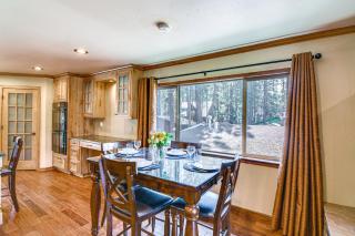 1 Mi to Ski Resort South Lake Tahoe Townhome - South Lake Tahoe - 4