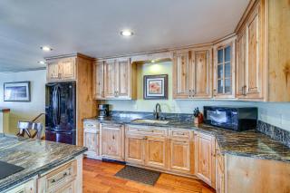 1 Mi to Ski Resort South Lake Tahoe Townhome - South Lake Tahoe - 3
