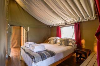 Safari Tent 5 With Log Burning Tub At Tapnell Farm - 4