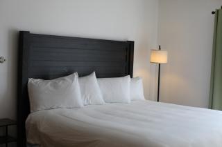 Bridge Inn Tomahawk - Suite 201, Kitchen, Hot Tub, Fireplace, Balcony, River View - 8