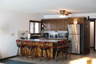 Bridge Inn Tomahawk - Suite 201, Kitchen, Hot Tub, Fireplace, Balcony, River View - 3