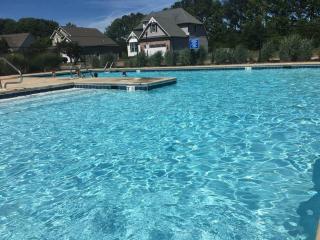 King Bed, Pool, Beach, Game Room@Enjoy Life - Frankford - 0