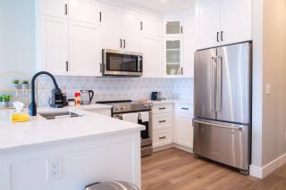 New 1 Bed Condo with Mtn Views - 6