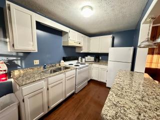 Cottage 5- Lees Ford Marina - 4