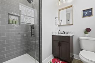 Massive home downtown with Hot Tub - Columbus - 3