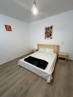 Chambre spacieuse avec balcon - salle de bain extérieure privée & breakfast - Saint-Louis - 2