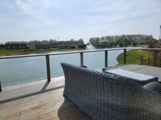 Luxury 2-Bed Lodge in Routh Sleeps 4 with Hot Tub - 3