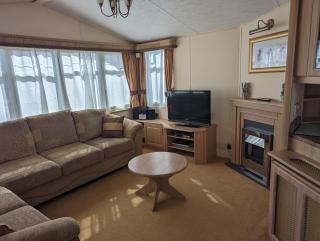 Caravan Sleeps 6 With Game Console - Skegness - 4
