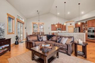 BEST VIEWS! Luxury Mountain Home - Saltwater HotTub, Firepit, BBQ- Close to Trails, Red Rocks - 1