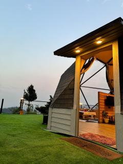 Unidome w/ Jacuzzi at the Soul Stroll Cottages - 3