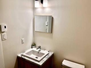 Modern Vac Home, private Hot tub, close to airport, Dieppe, Moncton - 2