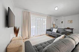 Serenity - Short Drive to CBD, Firepit - Orange - 9