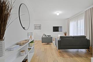 Serenity - Short Drive to CBD, Firepit - Orange - 3
