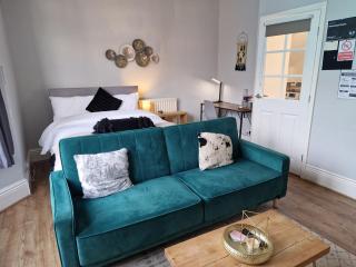 West Beck House Newcastle - Spacious Double Room - 2