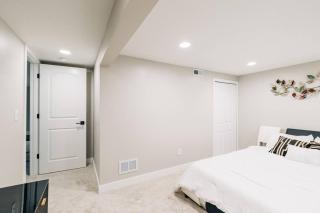 Beautiful luxury home freshly renovated with big yard, seating & grill pad - Cottage Grove - 6
