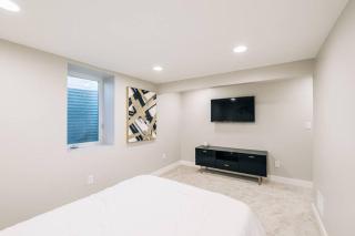 Beautiful luxury home freshly renovated with big yard, seating & grill pad - Cottage Grove - 1