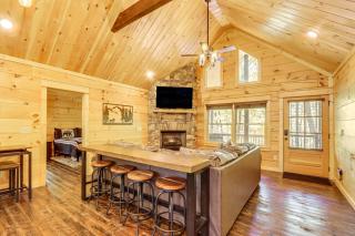 Ellijay Mountain Cabin with Hot Tub and Spacious Deck - Ellijay - 5