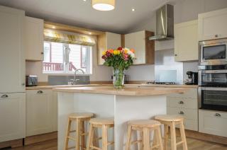 Lodge 68 at Riviera Bay Coastal Retreat - Brixham - 3