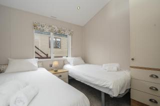 Lodge 72 at Riviera Bay Coastal Retreat - Brixham - 1